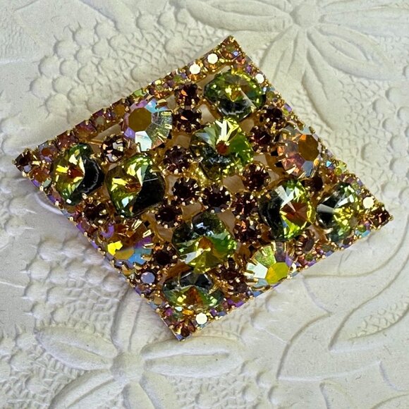 FABULOUS Vintage Juliana Style Domed Brooch in Beautiful Green and Ambar with Sq - Picture 1 of 5